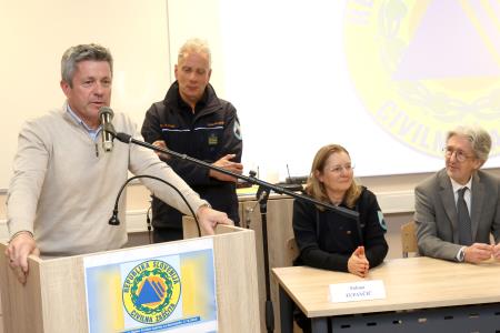 RAZŠIRJENA SEJA ŠTABA CIVILNE ZAŠČITE ZA NOTRANJSKO 44 FOTO LJUBO VUKELIČ